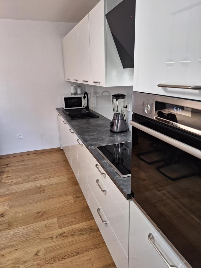 Guesthouse Flower Ljubljana Ngoại thất bức ảnh