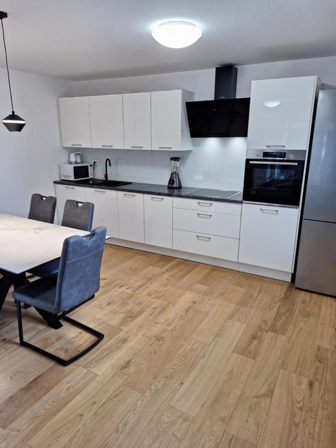 Guesthouse Flower Ljubljana Ngoại thất bức ảnh