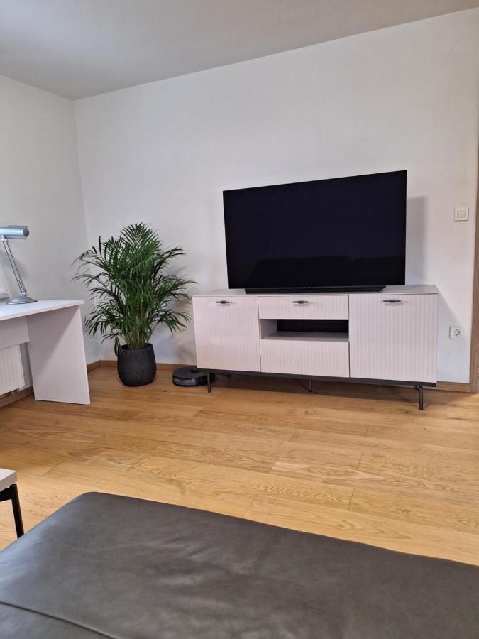 Guesthouse Flower Ljubljana Ngoại thất bức ảnh