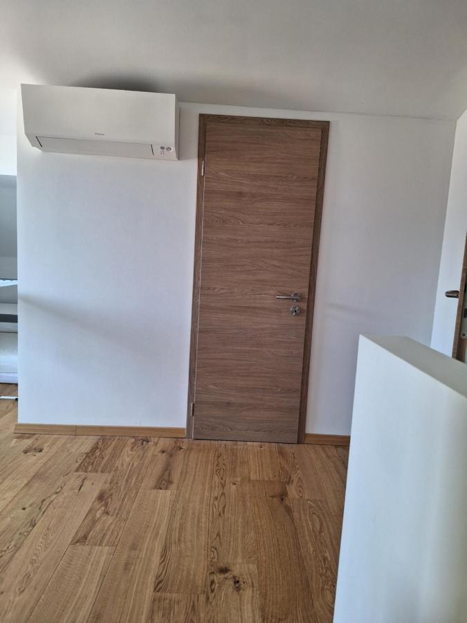 Guesthouse Flower Ljubljana Ngoại thất bức ảnh