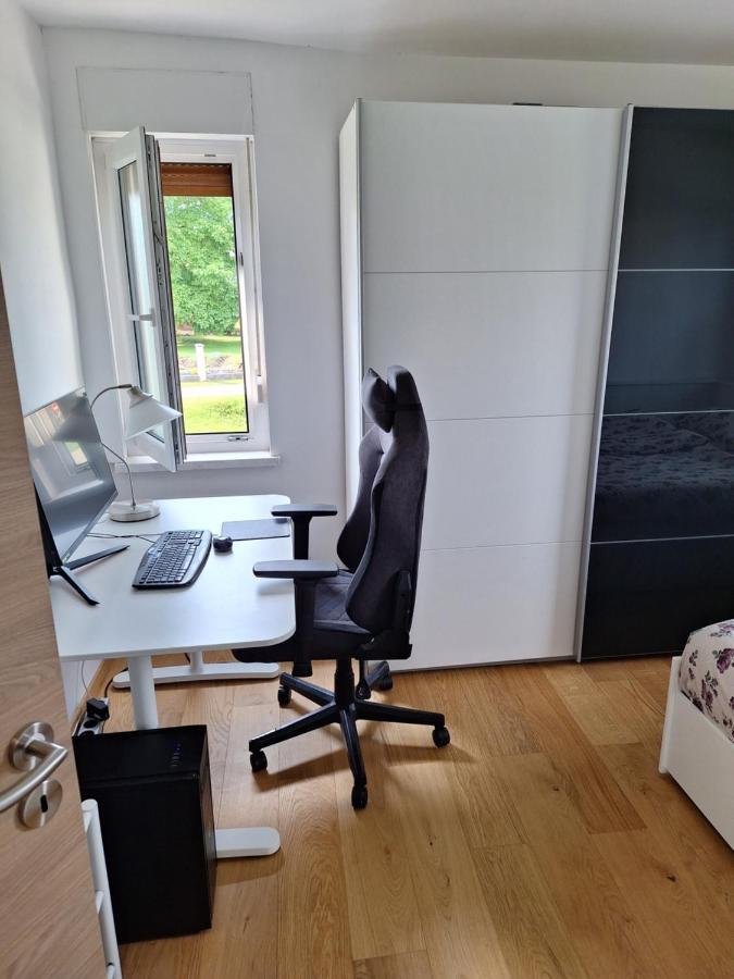 Guesthouse Flower Ljubljana Ngoại thất bức ảnh