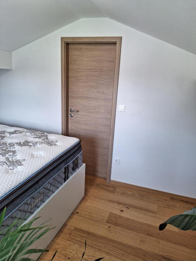 Guesthouse Flower Ljubljana Ngoại thất bức ảnh