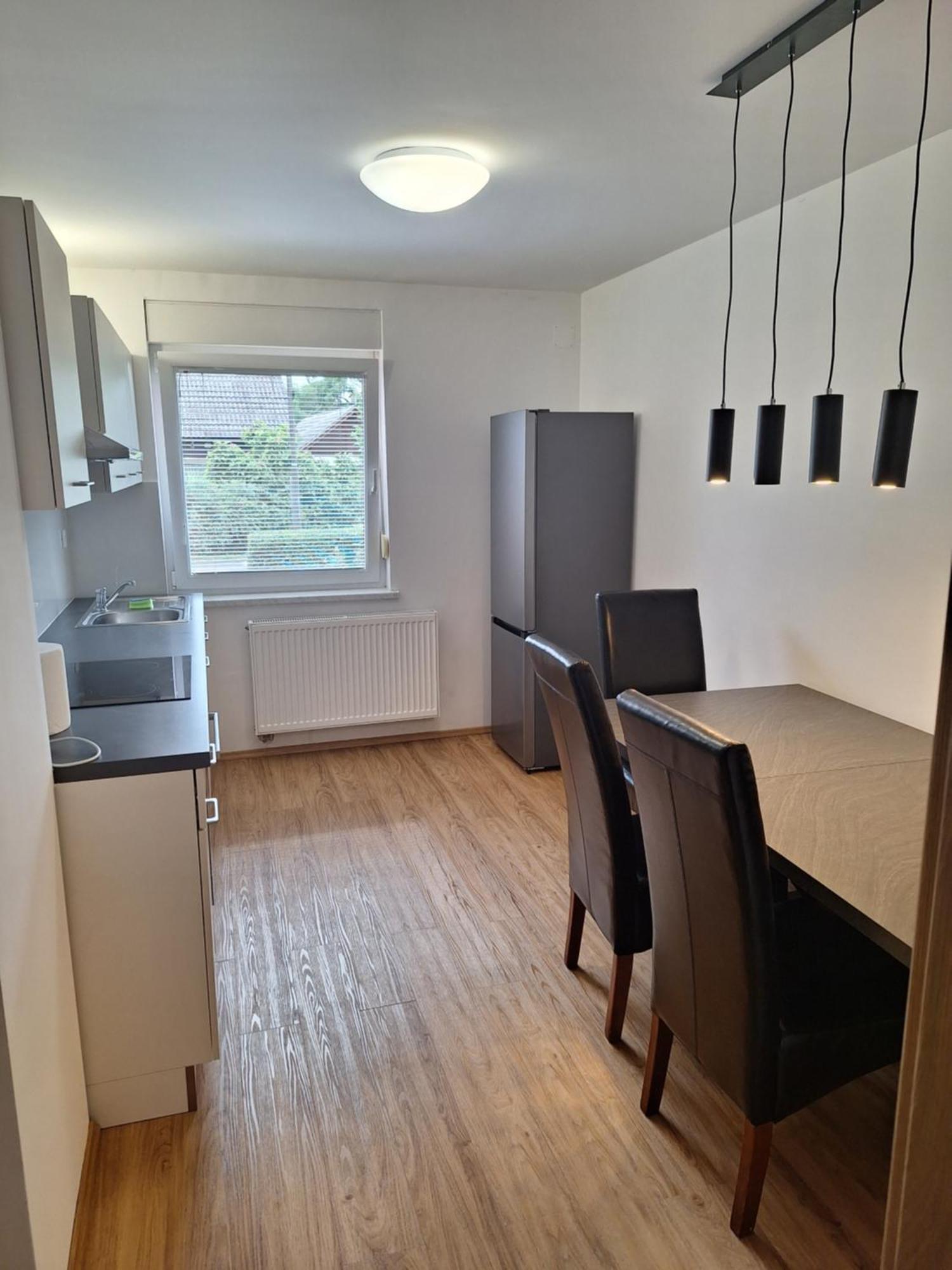 Guesthouse Flower Ljubljana Ngoại thất bức ảnh