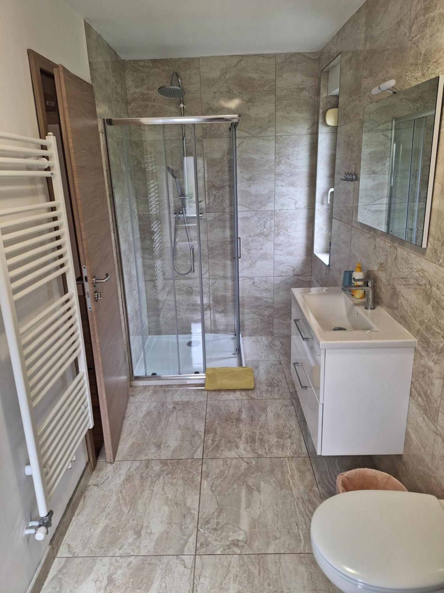 Guesthouse Flower Ljubljana Ngoại thất bức ảnh