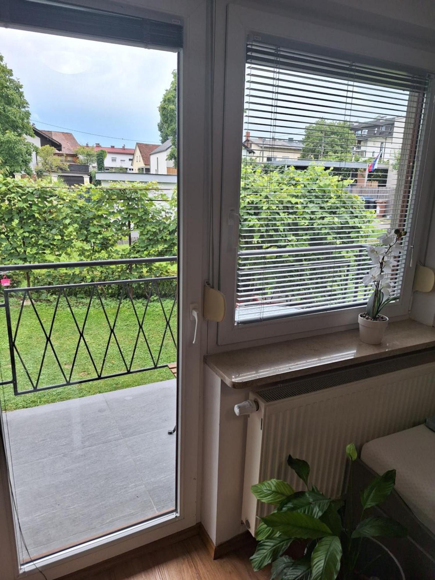 Guesthouse Flower Ljubljana Ngoại thất bức ảnh
